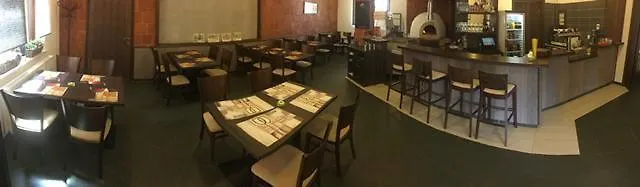 Πανσιόν Restaurace A Blucina Dačice