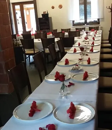 Restaurace A Blucina Πανσιόν *