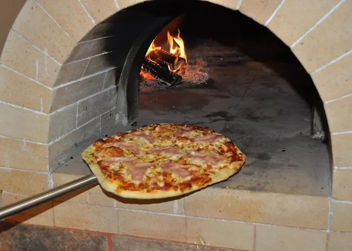 Πανσιόν Restaurace A Blucina Dačice