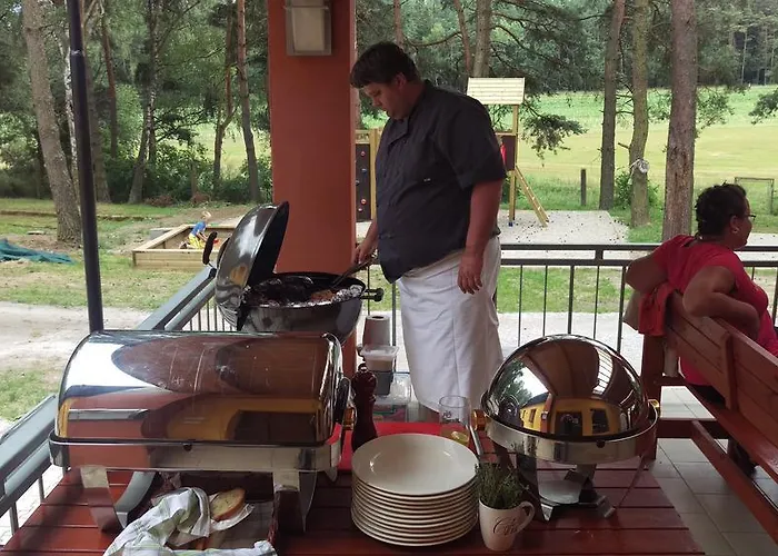 Restaurace A Blucina Πανσιόν Dačice